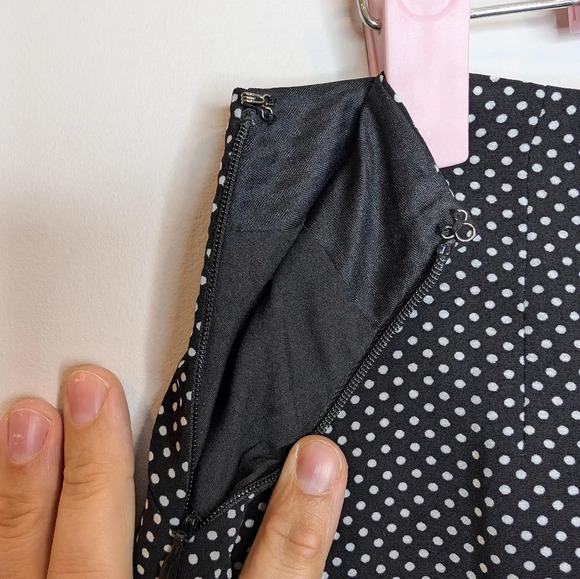 THE LIMITED Outback Red A-Line Dot Skirt Black White Polka Dots Pockets EUC S - Picture 6 of 8